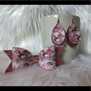 Mommy and me earring and bow set